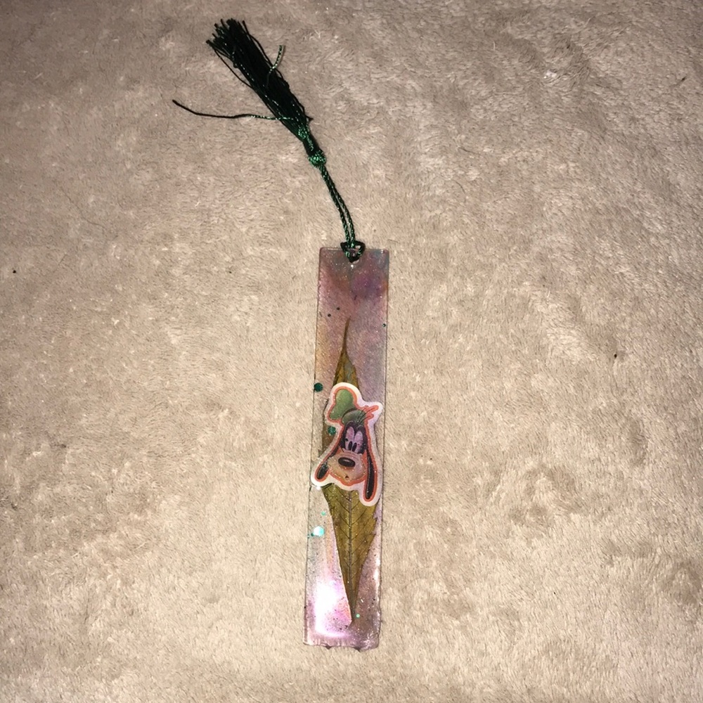Custom epoxy resin bookmark red eyed Goofy & my favorite leaf 🍁 New
